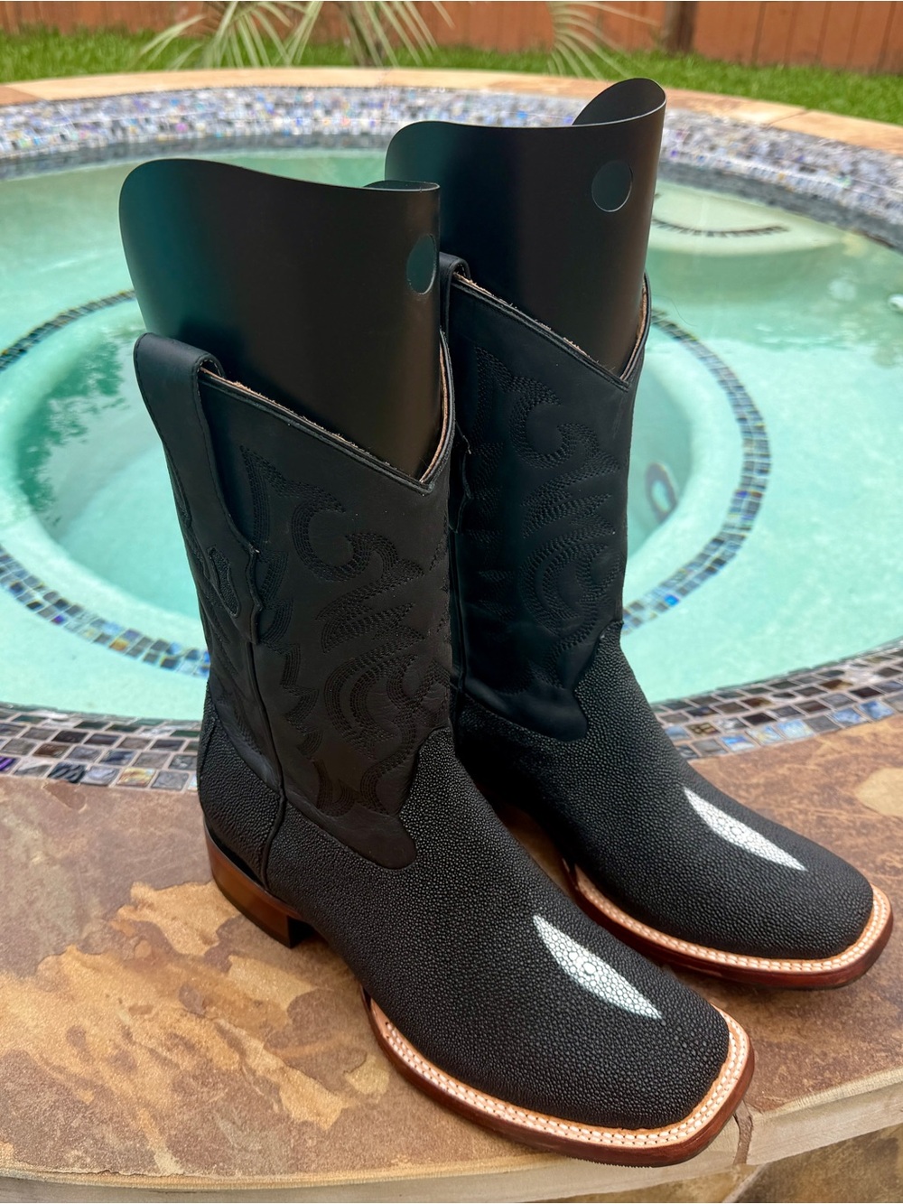 Men's Black Stingray Toe Western Boots with Decorative Stitching